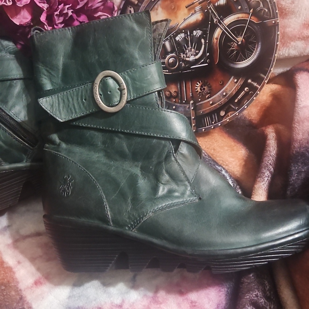 Fly London Leather Dark Green Wedge Side Zip Buckle Wrap Ankle Boots NWOT Size36